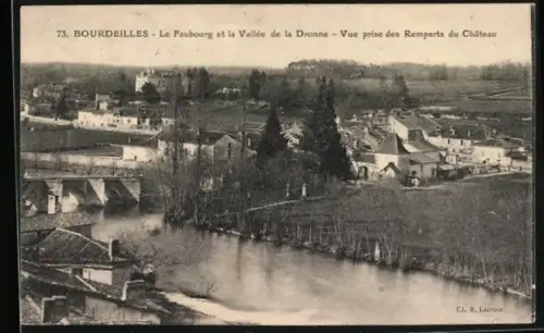 AK Bourdeilles, Le Faubourg et la Vallée de la Dronne, Vue prise des Remparts du Château