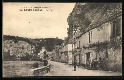 AK La Roque-Gageac, Le Port et maisons au bord de la rivière dans la Dordogne pittoresque