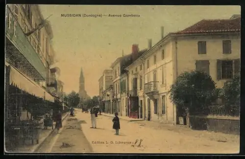 AK Mussidan /Dordogne, Avenue Gambetta avec vue sur l`église