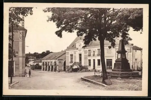 AK Javerlhac /Dordogne, Place des Halles et monument aux arbres
