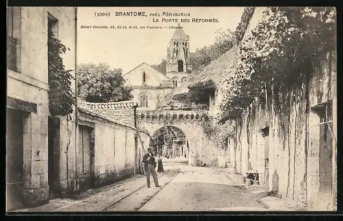 AK Brantôme, La Porte des Réformés et vue sur l`église en arrière-plan