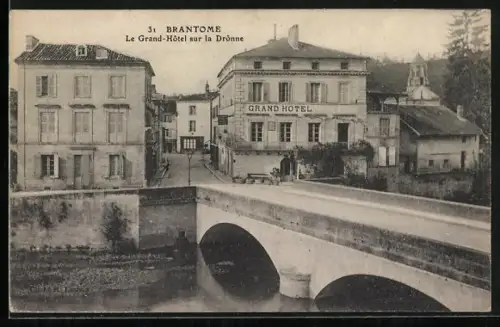 AK Brantome, Le Grand-Hôtel sur la Dronne et le pont du village