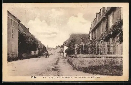 AK La Coquille /Dordogne, Avenue de Périgueux avec calèche