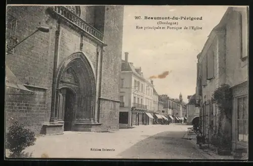 AK Beaumont-du-Périgord /Dordogne, Rue principale et Portique de l`Église
