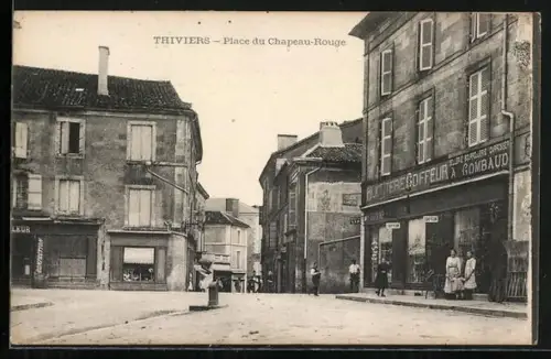 AK Thiviers, Place du Chapeau-Rouge avec boutiques et passants