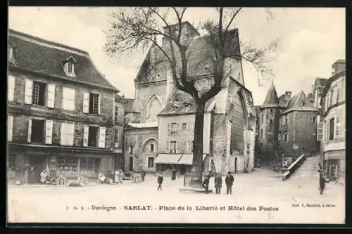 AK Sarlat /Dordogne, Place de la Liberté et Hôtel des Postes