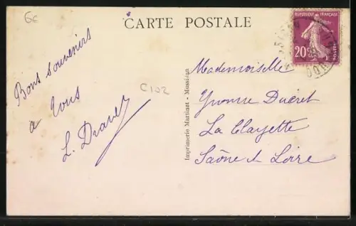 AK Mussidan /Dordogne, L`Avenue Gambetta avec commerces et vue sur l`église