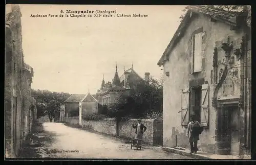 AK Monpazier /Dordogne, Ancienne Porte de la Chapelle du XIIIe siècle, Château Moderne