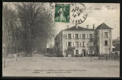 AK Jumilhac /Limousin, Cette superbe Allée d`arbres mène au Nouveau Jumilhac