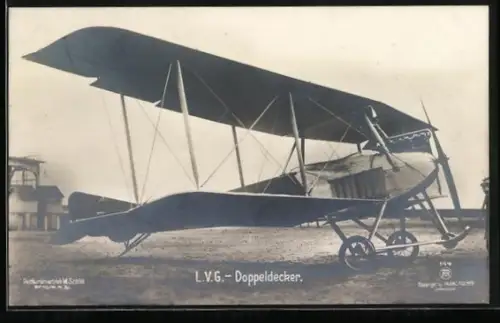 Foto-AK Sanke Nr. 37: L. V. G. Doppeldecker auf der Wiese