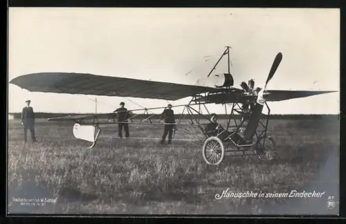 Foto-AK Sanke: Berlin, Flugplatz Johannisthal, Hanuschke in seinem Eindecker