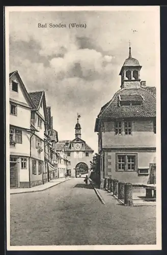 AK Bad Sooden /Werra, Strassenansicht mit Stadttor und Uhrturm