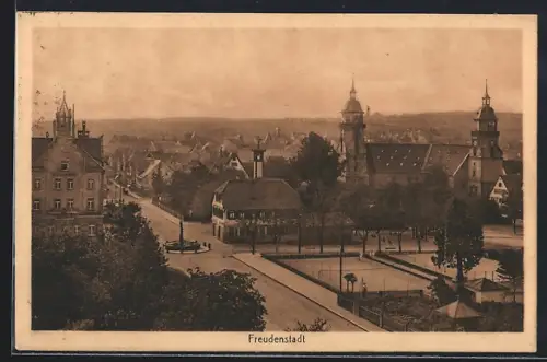 AK Freudenstadt, Stadtansicht mit Kirche und Marktplatz