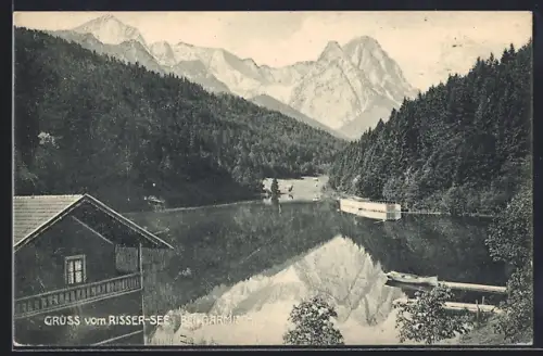 AK Garmisch, Risser-See Ansicht mit Bootshaus und Bergen