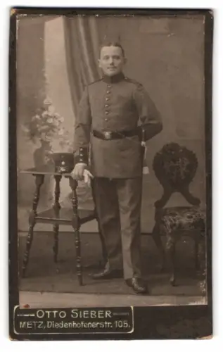 Fotografie Otto Sieber, Metz, Diedenhofenerstr. 105, Soldat in Uniform Rgt. 8