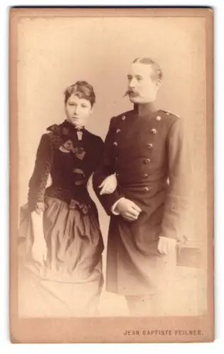 Fotografie Jean Baptiste Feilner, Bremen, Richtweg 68, Soldat in Uniform nebst seiner Frau