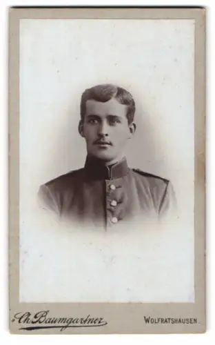 Fotografie Chr. Baumgartner, Wolfratshausen, Untermarkt Nr. 248, Porträt eines Soldaten