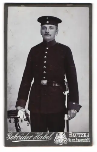 Fotografie Gebrüder Habel, Bautzen, Äussere Lauenstrasse 5, sächsischer Soldat in Uniform mit Bajonett