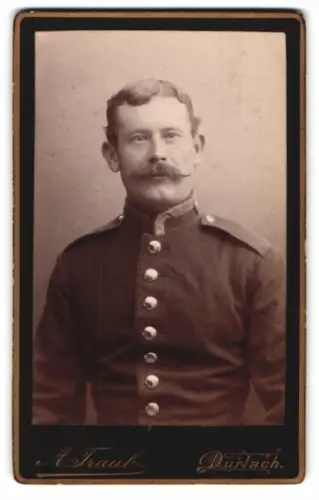Fotografie A. Traub, Durlach, Zehntstrasse 6, Porträt eines Uffz. in Uniform
