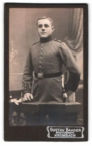 Fotografie Gustav Baader, Krumbach, Soldat in Uniform Rgt. 4