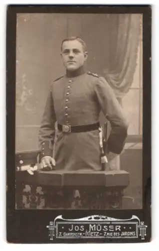 Fotografie Jos Müser, Metz, 7 Rue des Jardins, Soldat in Uniform des Rgt. 4