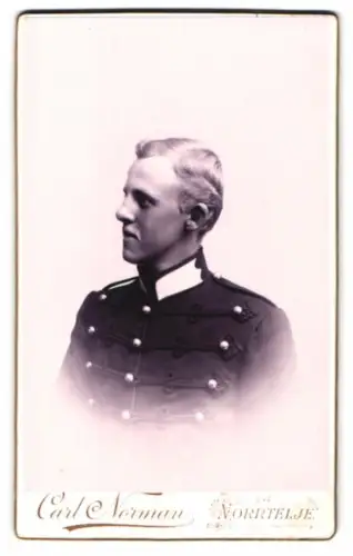 Fotografie Carl Norman, Norrtelje, schwedischer Soldat in Uniform