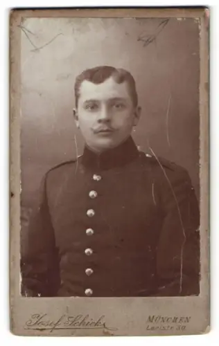 Fotografie Josef Schick, München, Loristrasse 30, Soldat in Uniform