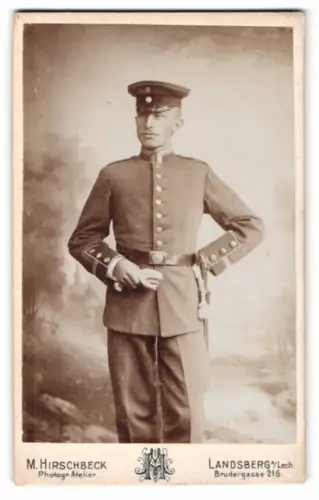 Fotografie M. Hirschbeck, Landsberg am Lech, Brudergasse 216, Uffz. in Uniform mit Bajonett und Portepee