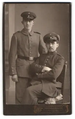 Fotografie Heinrich Roggenkamp, Atelier Halle, Zwei Soldaten in Uniform