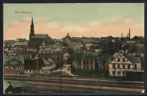 AK Münchberg, Ortsansicht mit Bahnschienen und Kirche