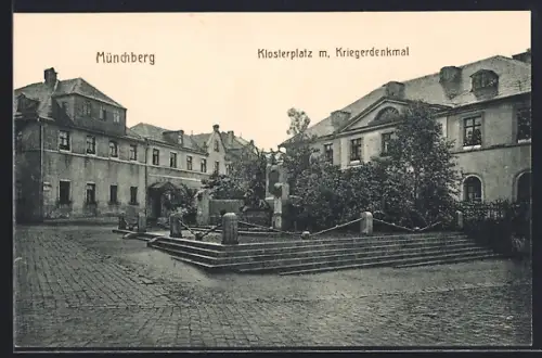 AK Münchberg, Klosterplatz mit Kriegerdenkmal