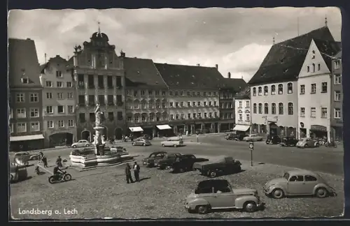 AK Landsberg a. Lech, Marktplatz mit Brunnen und historischen Gebäuden