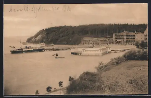 AK Glücksburg, Strandhotel, Seebrücke, Dampfer am Landungssteg