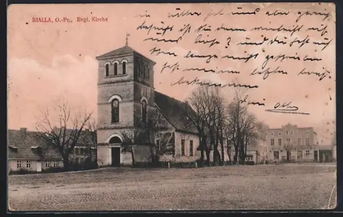 AK Bialla /O.-Pr., Evgl. Kirche mit Geschäft von A. Krison