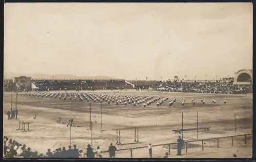 Foto-AK Ljubljana, Sportplatz mit Zuschauertribünen
