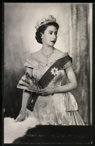 AK Queen Elizabeth II in her crown