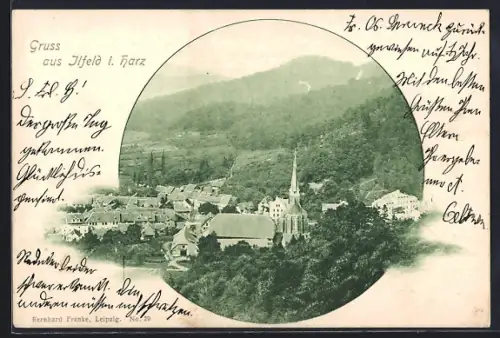 AK Ilfeld i. Harz, Ortsansicht mit Kirche und umliegenden Bergen