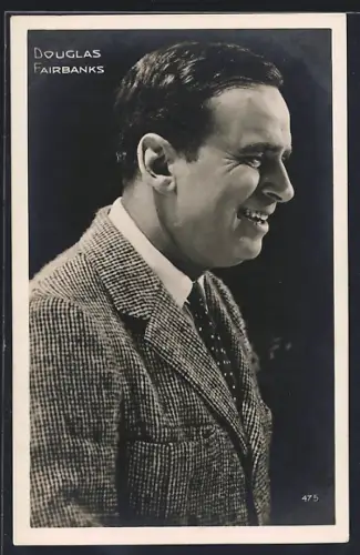 AK Douglas Fairbanks im Karojackett