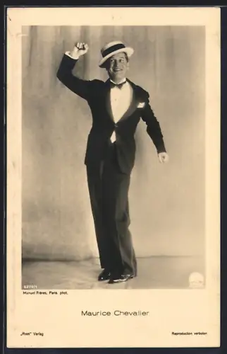 AK Schauspieler Maurice Chevalier mit Strohhut porträtiert