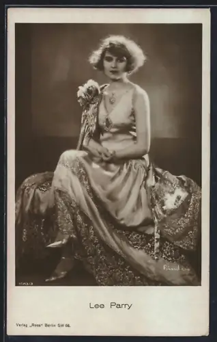 AK Schauspielerin Lee Parry im Abendkleid