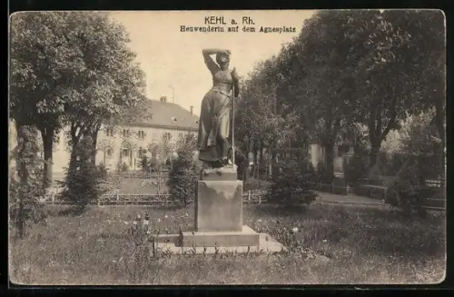 AK Kehl a. Rh., Heuwenderin auf dem Agnesplatz