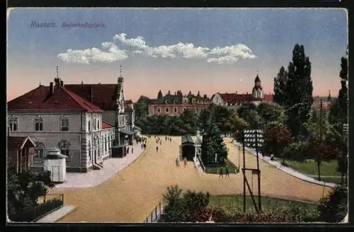 AK Rastatt, Bahnhofsplatz mit Bahnhof aus der Vogelschau