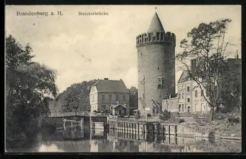 AK Brandenburg a. H., Steintorbrücke, Panorama mit Turm