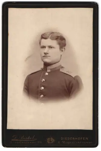 Fotografie D. Birkel, Diedenhofen, Brandstrasse 96, Uffz. in Uniform Rgt. 70