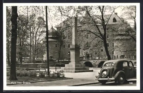 AK Örebro, Strassenpartie mit Denkmal