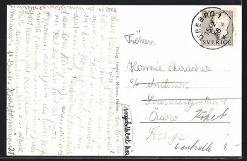 AK Örebro, Strassenpartie mit Denkmal