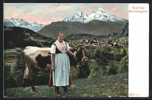 AK Bayerische Tracht, Bauernmädchen aus Berchtesgaden mit Kuh auf der Weide