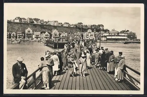 AK Helgoland, Auf der Landungsbrücke