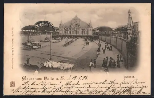 AK Halle a. S., Bahnhof mit Strassenbahnen