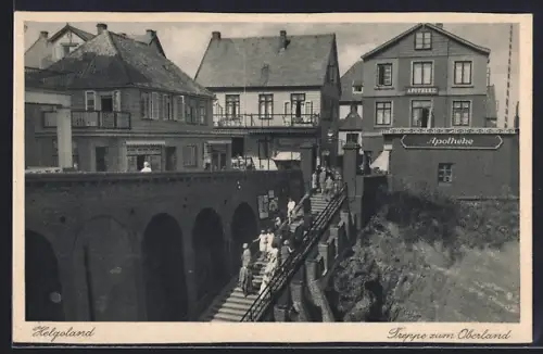 AK Helgoland, Treppe zum Oberland mit Besuchern und Geschäften